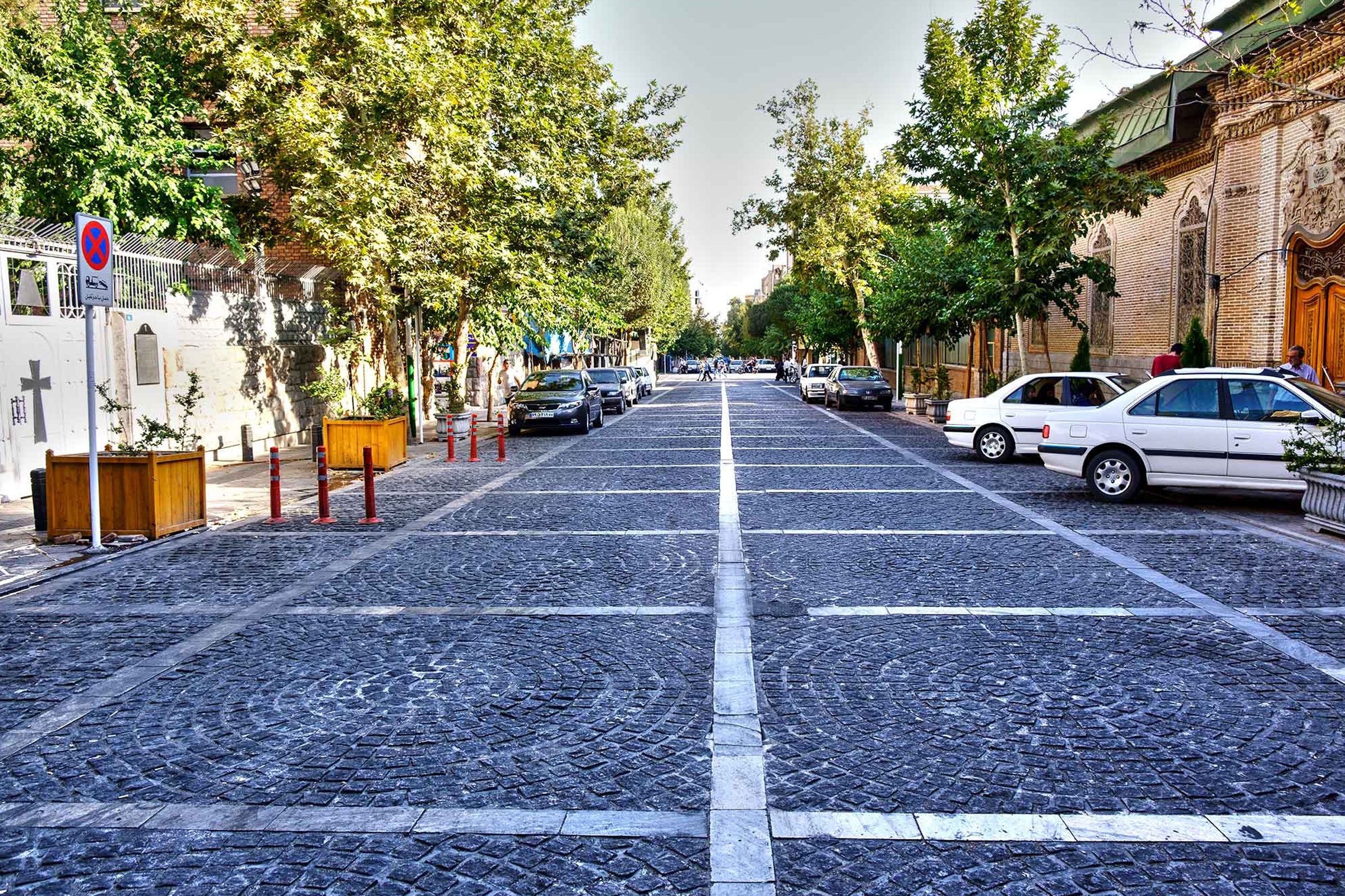 Feasibility Study for creating Walkable Spaces in the Historic Centre of Tehran